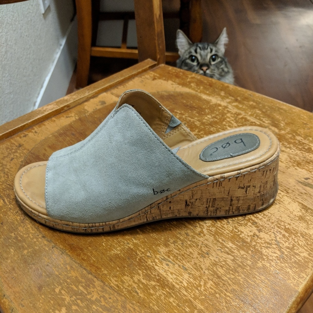 SOLD B.O.C. grey suede wedges - Picture 3 of 4